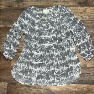 Cynthia Rowley 100% Silk Gray and White Blouse